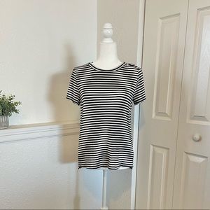 Vince Camuto black and white striped shirt sleeve tee size small